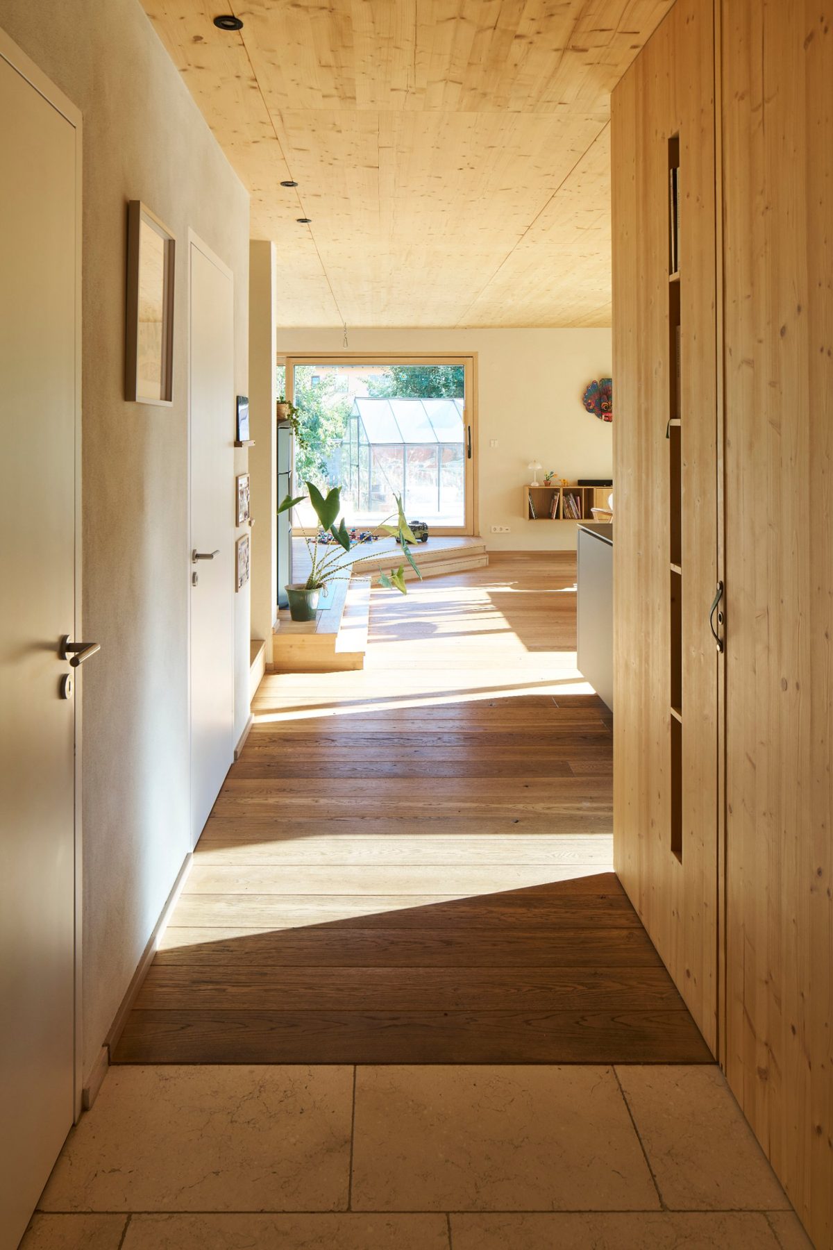 Blick von der Haustüre in den Wohnraum